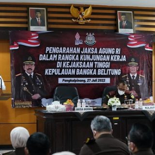 Jaksa Agung, Burhanuddin memberikan pengarahan saat melakukan kunjungan kerja di daerah hukum Kejaksaan Tinggi Bangka Belitung, Rabu (27/7/2022).