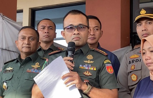 Komandan Polisi Militer IV Diponegoro, Kolonel Rinoso Budi memaparkan hasil autopsi Muslimin kepada wartawan.