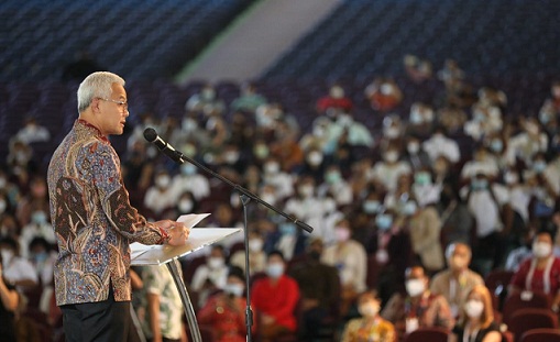 Gubernur Ganjar Pranowo hadir dan berbicara di acara Mennonite World Conference di Holy Stadium Semarang, Minggu (10/7)