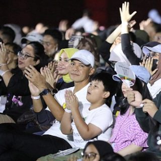 Gubernur Jateng Ganjar Prabowo dan keluarga menonton Prambanan Jazz Festival 2022 di kawasan Candi Prambanan, berlangsung seru dan meriah, Sabtu (2/7/2022) malam