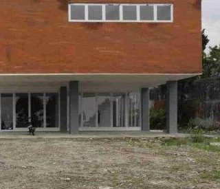 Gedung SMAN Tawangmangu yang mulai dioperasionalkan tahun ini hanya menerima 108 siswa, sehingga ratusan calon siswa ditolak dan harus mencari sekolah lain