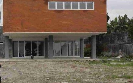 Gedung SMAN Tawangmangu yang mulai dioperasionalkan tahun ini hanya menerima 108 siswa, sehingga ratusan calon siswa ditolak dan harus mencari sekolah lain