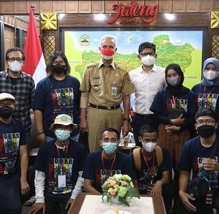 Para siswa yang tergabung dalam Kolaborasi Bareng (Kobar) yang digagas oleh Kemitraan.menemui Gubernur Jateng Ganjar Pranowo, Senin (4/7)