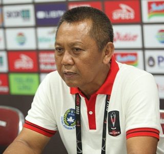Direktur Operasional PT LIB, Sudjarno saat sesi jumpa pers di Stadion Jatidiri, Semarang.