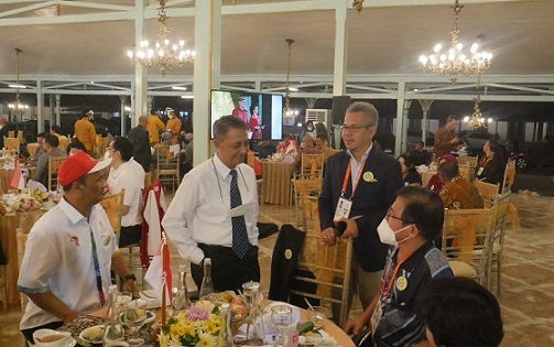 Kajati Jateng Andi Herman selaku CdM Kontingen Paragames Indonesia ikut menyambut rombongan atlet ASEAN Paragames 2022 dan tamu undangan di Pendapa Pura Mangkunegaran, Kamis malam (28/7).