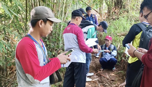 Panitia Pengadaan Tanah (P2T) Proyek Bendungan Bener Kabupaten Purworejo mengukur tanah milik warga Wadas.