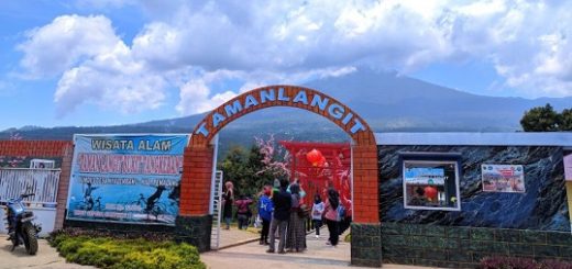 FAVORIT. Taman Langit menjadi salah satu destinasi favorit pengunjung wisata Bukit Tangkeban Pemalang. Banyak spot foto untuk mengabadikan momen kunjungan