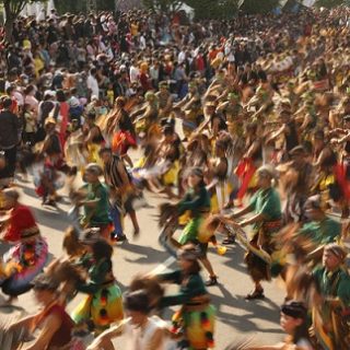 Ribuan seniman tampil di acara Gamelan Kolosal dalam rangka HUT Jateng ke 72 di Lapangan Simpang Lima Semarang, Minggu (14/8) pagi