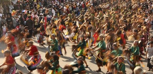 Ribuan seniman tampil di acara Gamelan Kolosal dalam rangka HUT Jateng ke 72 di Lapangan Simpang Lima Semarang, Minggu (14/8) pagi