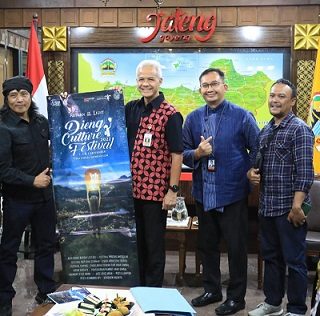 Panitia Dieng Culture Festival (DCF) 2022 menemui Gubernur Jateng Ganjar Pranowo di kantornya, Selasa (23/8). DCF akan berlangsung selama tiga hari mulai awal September mendatang