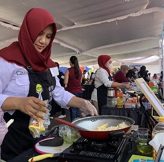 Salah satu peserta cooking competition