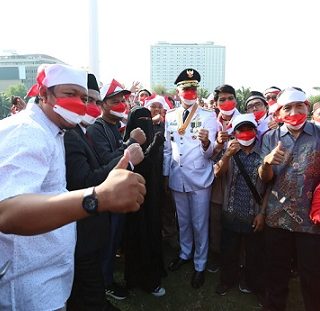 Para eks narapidana teroris mengikuti upacara bendera dalam peringatan Hari Ulang Tahun (HUT) ke 77 Republik Indonesia di Lapangan Pancasila Simpanglima, Kota Semarang, Rabu (17/8/2022)