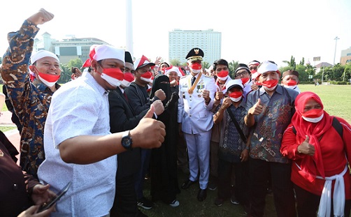 Para eks narapidana teroris mengikuti upacara bendera dalam peringatan Hari Ulang Tahun (HUT) ke 77 Republik Indonesia di Lapangan Pancasila Simpanglima, Kota Semarang, Rabu (17/8/2022)