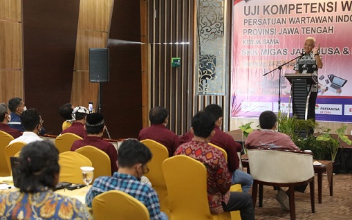 Gubernur Jawa Tengah, Ganjar Pranowo, memberi sambutan pada acara pembukaan Uji Kompetensi Wartawan (UKW) PWI Jateng, di Hotel Khas, Semarang, Rabu (24/8)
