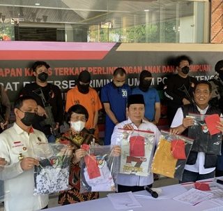Kombes Pol Djuhandani saat memimpin Konferensi Pers di Mapolda Jateng didampingi perwakilan dari Kompolnas dan Kak Seto dari ketua LPAI, Rabu (7/9).