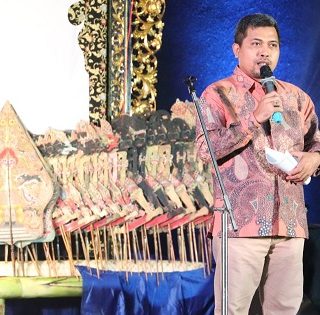 Ferry Wawan Cahyono memberikan sambutan pada peringatan Hari Radio ke-77 Tahun 2022 di Auditorium LPP RRI Semarang, Jalan Ahmad Yani Kota Semarang, Minggu (11/9/2022) malam.