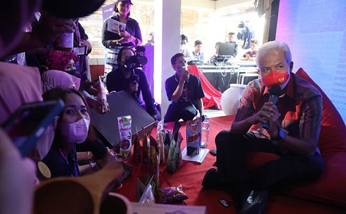 Gubernur Jateng Ganjar Pranowo membuka acara dan berdialog dengan peserta bootcamp Gerakan Akar Digital Indonesia yang digelar di Desa Wisata Kandri, Kota Semarang, Selasa (20/9/2022)