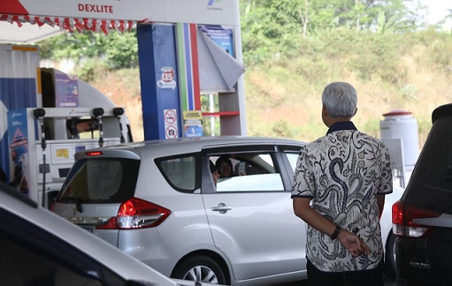 Sejak pemerintah menaikkan harga BBM, Gubernur Jateng Ganjar Pranowo menengok suasana beberapa SPBU. Menurut Gajar, salah satu langkah antisipasi dampak kenaikan BBM adalah menyiapkan dana bantuan tambahan