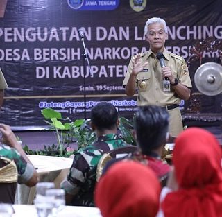 Gubernur Jawa Tengah, Ganjar Pranowo, me-launching 38 Desa/Kelurahan Bersinar (Bersih Narkoba) di Kabupaten Klaten, Senin (19/9/2022). Ganjar menegaskan kalau ada ASN terlibat jangan ragu untuk dicopot