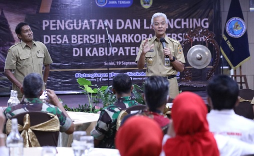 Gubernur Jawa Tengah, Ganjar Pranowo, me-launching 38 Desa/Kelurahan Bersinar (Bersih Narkoba) di Kabupaten Klaten, Senin (19/9/2022). Ganjar menegaskan kalau ada ASN terlibat jangan ragu untuk dicopot