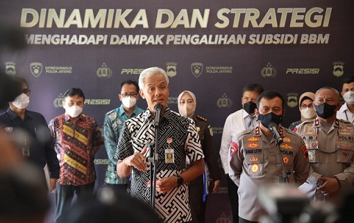 Gubernur Ganjar Pranowo dan Kapolda Jateng Irjen Pol Ahmad Luthfi hadir dalam Diskusi Panel Dinamika dan Strategi Menghadapi Dampak Pengalihan Subsidi BBM di Hotel Patra Jasa, Selasa (27/9/2022)