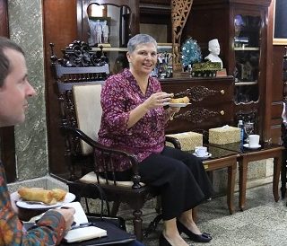 Dubes Australia untuk Indonesia, Penny Williams, ternyata sempat tinggal lama di Indonesia. Dengan diidampingi oleh Sekretaris I Bidang Politik Tom Coghlan, Penny mengunjungi Gubernur Jateng Ganjar Pranowo di Rumah Jabatannya, Rabu (14/9)