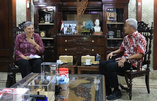 Duta Besar Australia untuk Indonesia Penny Williams PSM berkunjung ke rumah dinas Gubernur Jateng Ganjar Pranowo, Rabu (14/9/2022). Pemprov Jateng memperkuat kerja sama di bidang kesehatan, pendidikan dan ekonomi dengan Australia