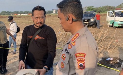 Kapolrestabes dan tim Resmob Polrestabes Semarang menunjukkan hasil penemuannya