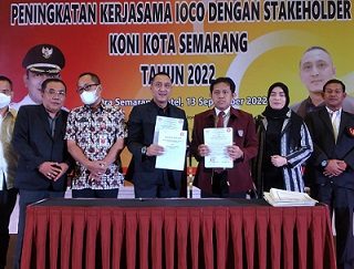 Penandatanganan kerja sama antara KONI Kota Semarang dengan beberapa perguruan tinggi dan perusahaan untuk kepentingan atlet, di Hotel Patra Semarang, Selasa (13/9)