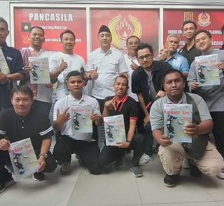Foto bersama usai peluncuran buletin Kampiun oleh Ketua Umum KONI Kota Semarang, Arnaz Agung Andrarasmara, Jumat (15/9)
