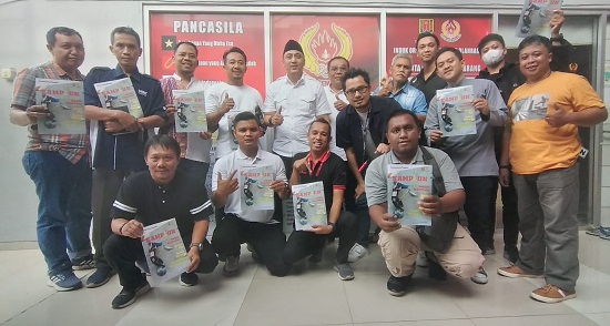 Foto bersama usai peluncuran buletin Kampiun oleh Ketua Umum KONI Kota Semarang, Arnaz Agung Andrarasmara, Jumat (15/9)