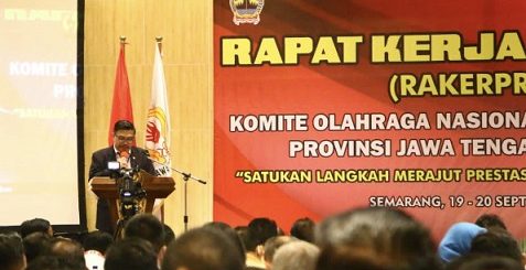 Ketum KONI Jateng memberikan sambutan pada pembukaan raker.
