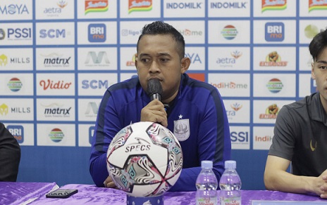 Caretaker PSIS Semarang, Achmad Resal dalam sesi jumpa pers