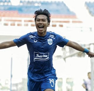 Selebrasi Riyan Ardiansyah usai mencetak gol ketiganya