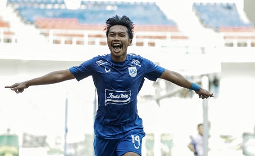 Selebrasi Riyan Ardiansyah usai mencetak gol ketiganya