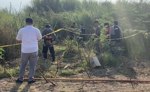 Tim gabungan melakukan penyisiran di lokasi penemuan jasad terbakar di TKP