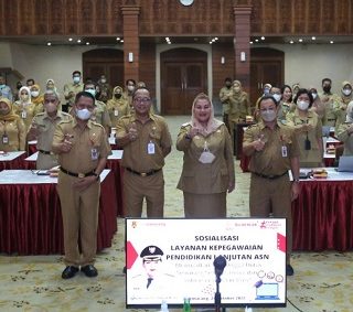 Ratusan ASN Kota Semarang bersama Plt Wali Kota Semarang Hevearita Gunaryanti Rahayu bertekad membangun Kota Semarang melalui SMD yang handal.