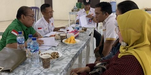 Ketua Umum Barisan Republik, Febryan Adhitya saat melakukan verifikasi data ke pelaku UMKM