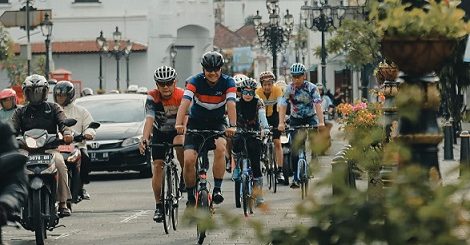 Gubernur Jawa Tengah Ganjar Pranowo, Rabu (27/10) mencoba bersepeda lagi setelah delapan bulan vakum akibat kecelakaan saat gowes bersama rekan-rekannya. Kegiatan sepedaan kali ini disebut Gajar sebagai tahap latihan untuk mengikuti Tour de Borobudur, November mendatang