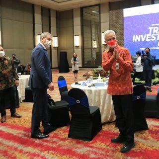 Gubernur Jateng Ganjar Pranowo menghadiri acara Uni Eropa-Central Java Trade and Investment Dialogue di Hotel Gumaya, Kota Semarang, Selasa (4/10/2022)