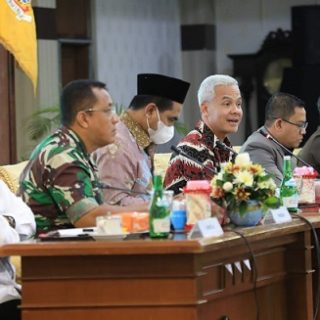 Gubernur Jateng Ganjar Pranowo dan Wagub Taj Yasin memimpin Rakor Forkopimda Provinsi dan Kabupaten Kota se Jateng, di Gradhika Bhakti Praja, Senin (3/10)