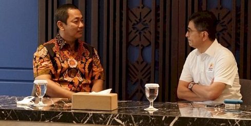 Ketua LKPP Hendar Prihadi berbicang-bincang dengan Ketua Umum Kadin M Arsjad