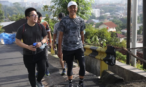 Kevin Herjono (29), ahli sinematik dan visual effect film Hollywood dan sejumlah game diajak olahraga Gubernur Jawa Tengah Ganjar Pranowo saat pulang ke Semarang, Rabu (26/10)