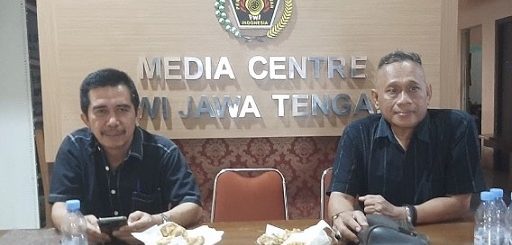 Ketua panitia KBAM Darjo Soyat (kiri) didampingi sekretaris panitia Sigit Pramono saat memimpin rapat.