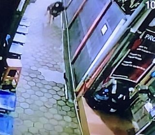 Aksi pencuri terekam CCTV
