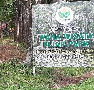 PIJAR PARK. Wisata Pinus Kajar (Pijar) Park Kudus menyajikan berbagai spot wisata yang menarik, mulai dari camping grounds, spot foto instagramable, outbound, dan lain-lain