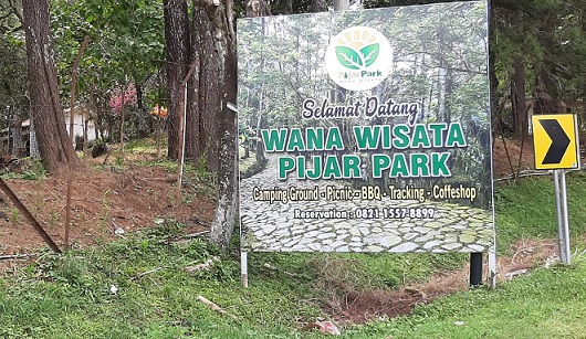 PIJAR PARK. Wisata Pinus Kajar (Pijar) Park Kudus menyajikan berbagai spot wisata yang menarik, mulai dari camping grounds, spot foto instagramable, outbound, dan lain-lain