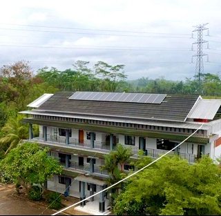 Ponpes Tanbihul Ghofilin Desa Mantrianom, Kecamatan Bawang, Banjarnegara mendapat bantuan Pembangkit Listrik Tenaga Surya (PLTS) Gubernur Jawa Tengah Ganjar Pranowo, sehingga mengurangi biaya pengeluaran listrik setiap bulannya