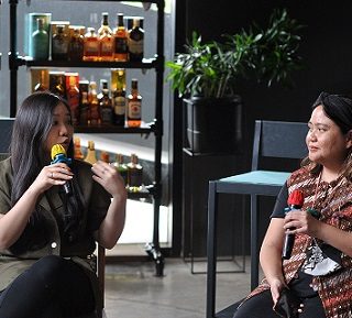 Oktaviani Handoko (kiri), bersama Myrna Soeryo (kanan) saat memberikan keterangan kepada wartawan.