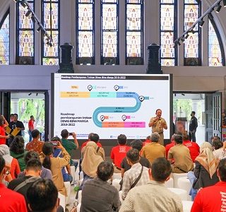 Kepala Dinas Bina Marga DKI Jakarta, Hari Nugroho sedang memaparkan road map revitalisasi trotoar Jakarta pada acara peluncuran buku "Trotoar untuk Kota Berkelanjutan" di Pos Bloc, Jakarta (3/10)